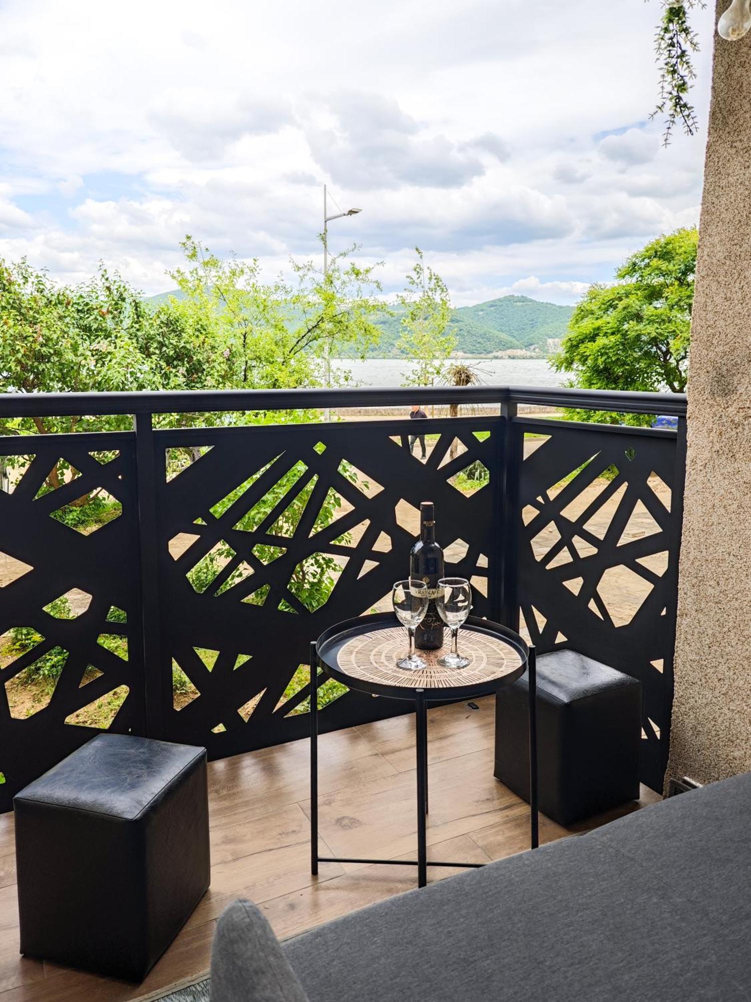 Apartman Julija โดนยี มิลาโนวัซ ภายนอก รูปภาพ