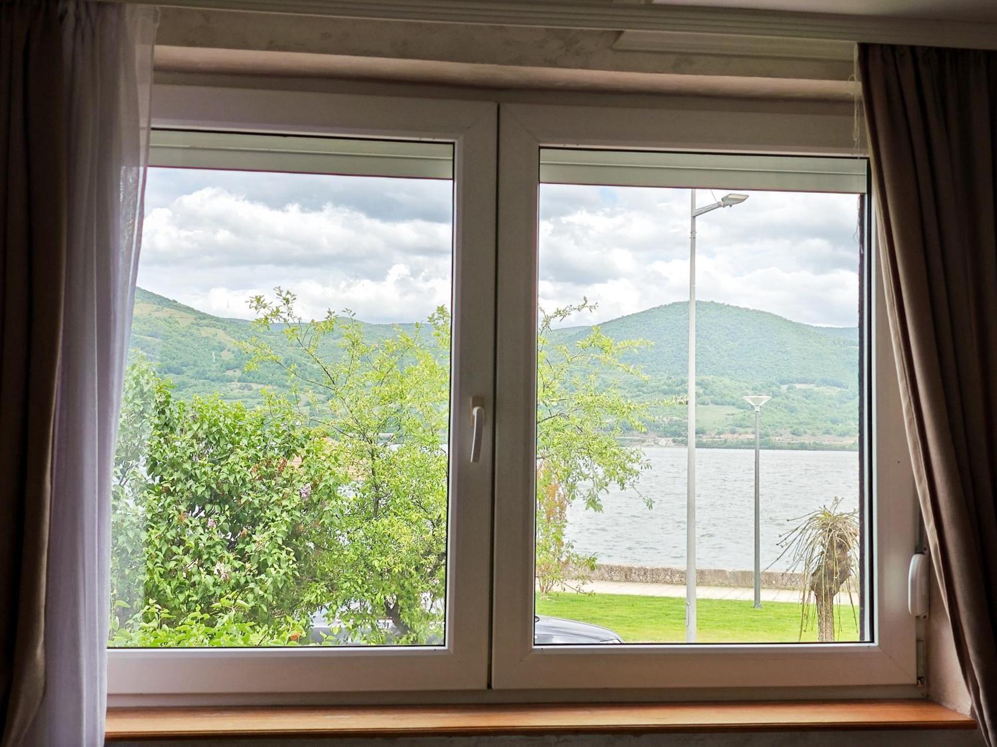 Apartman Julija โดนยี มิลาโนวัซ ภายนอก รูปภาพ